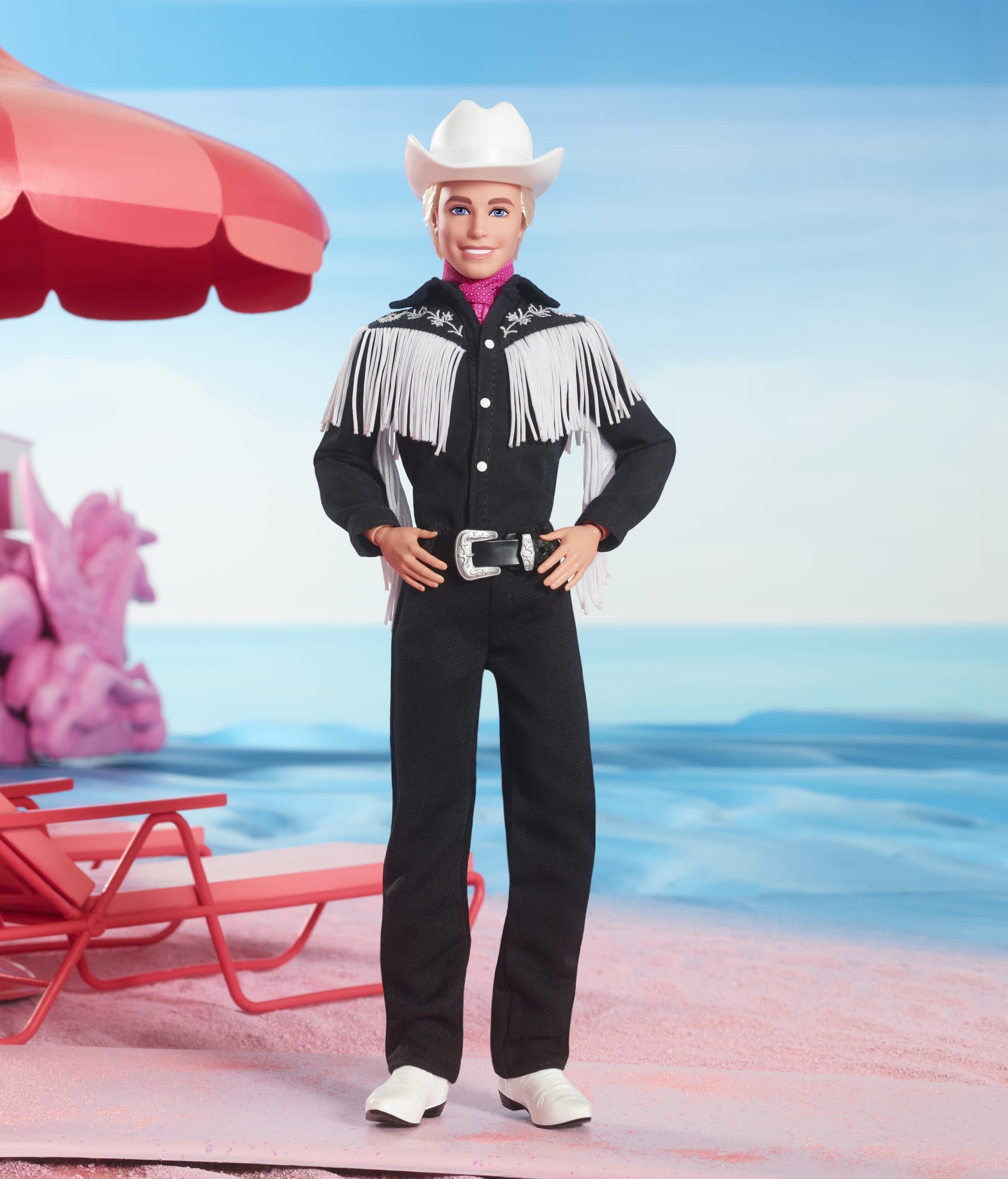 Ken, Bambola Del Film Barbie Da Collezione Con Outfit Nero E Frange  Bianche, Cappello E Stivali Da Cowboy E Bandana Rosa