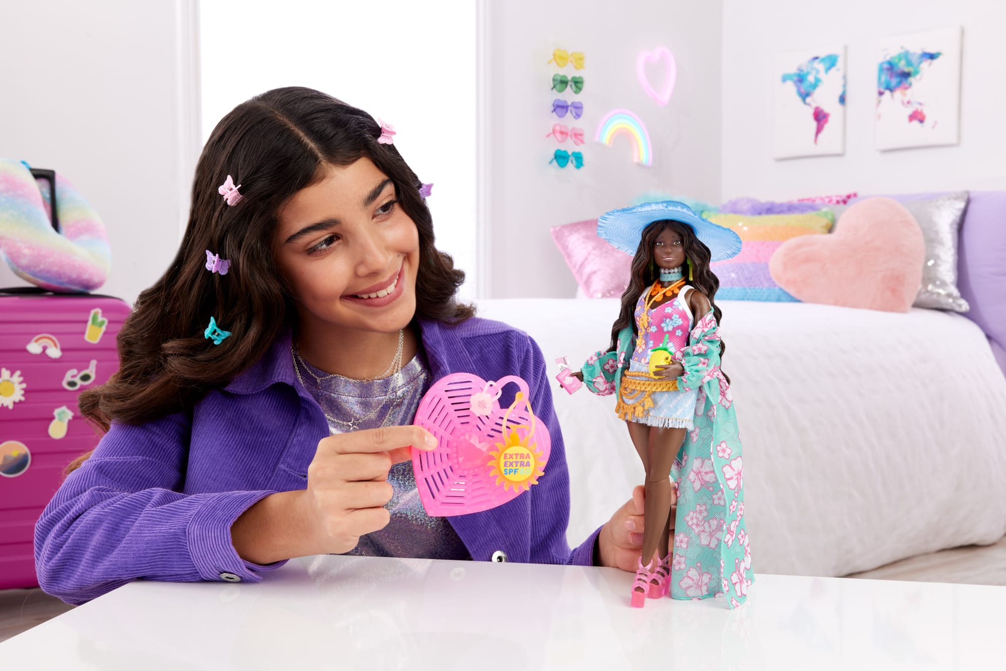 Barbie Poupée Extra Voyage Articulée avec Tenue Neige, Combinaison