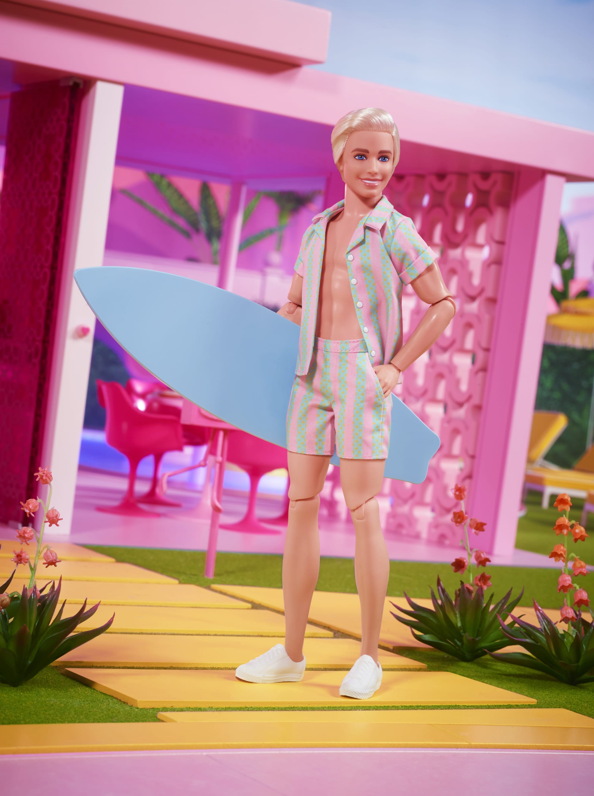 Barbie The Movie - Ken, bambola da collezione con completo da spiaggia, HPJ97