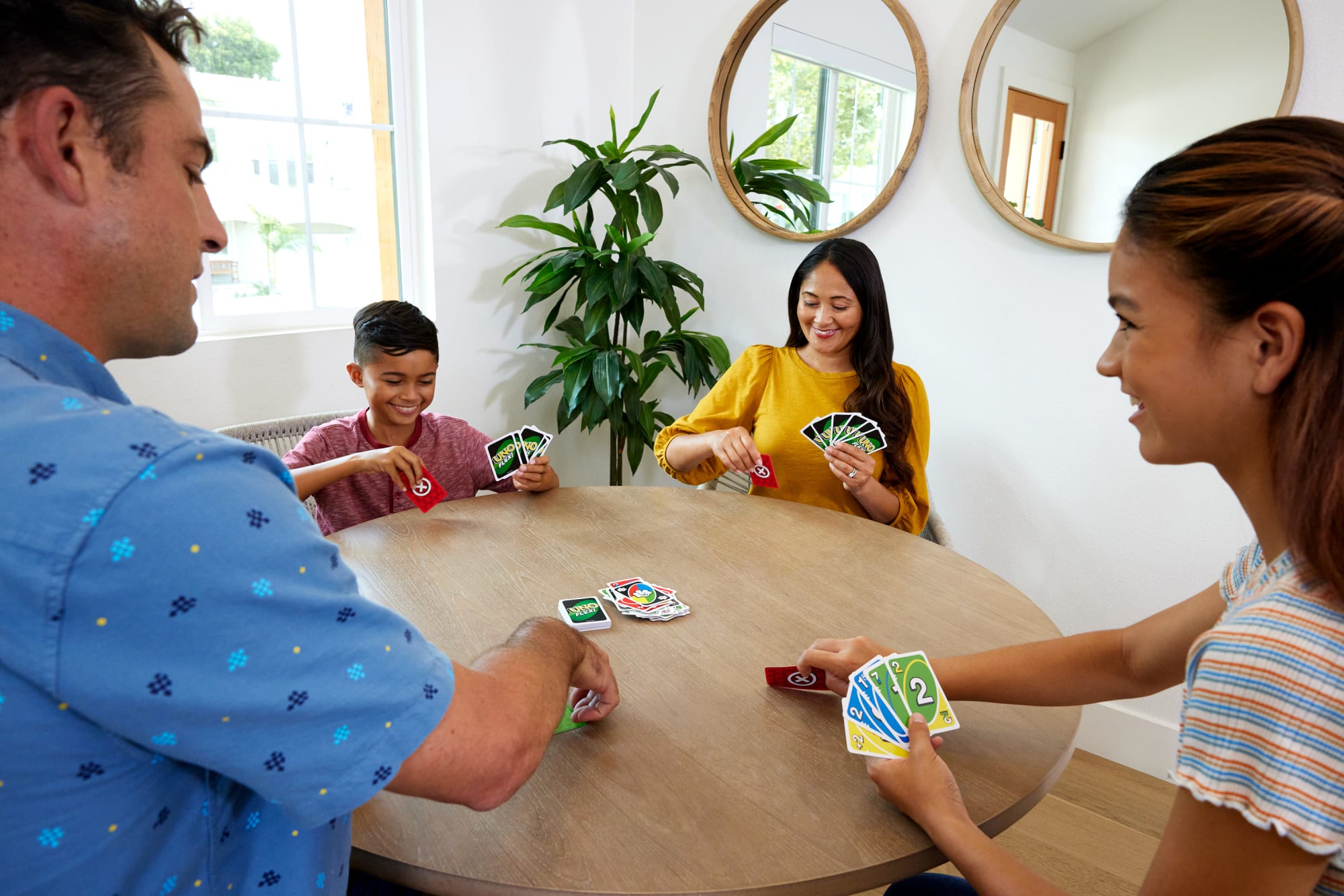 UNO Flex - Jeu de cartes pour adultes et soirées jeux - Jeux de