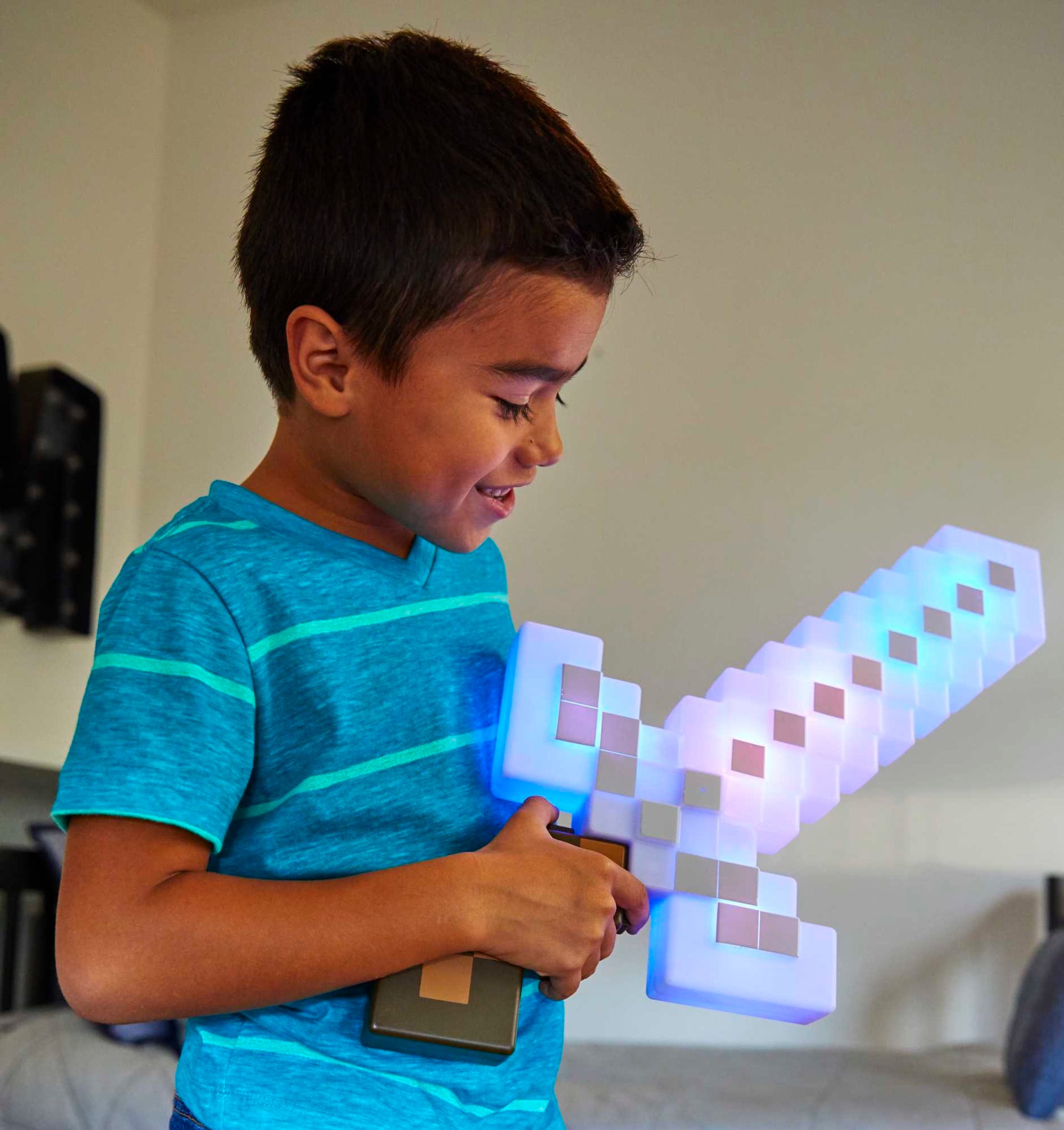 Minecraft Light-Up Adventure Sword | FMD13 | MATTEL